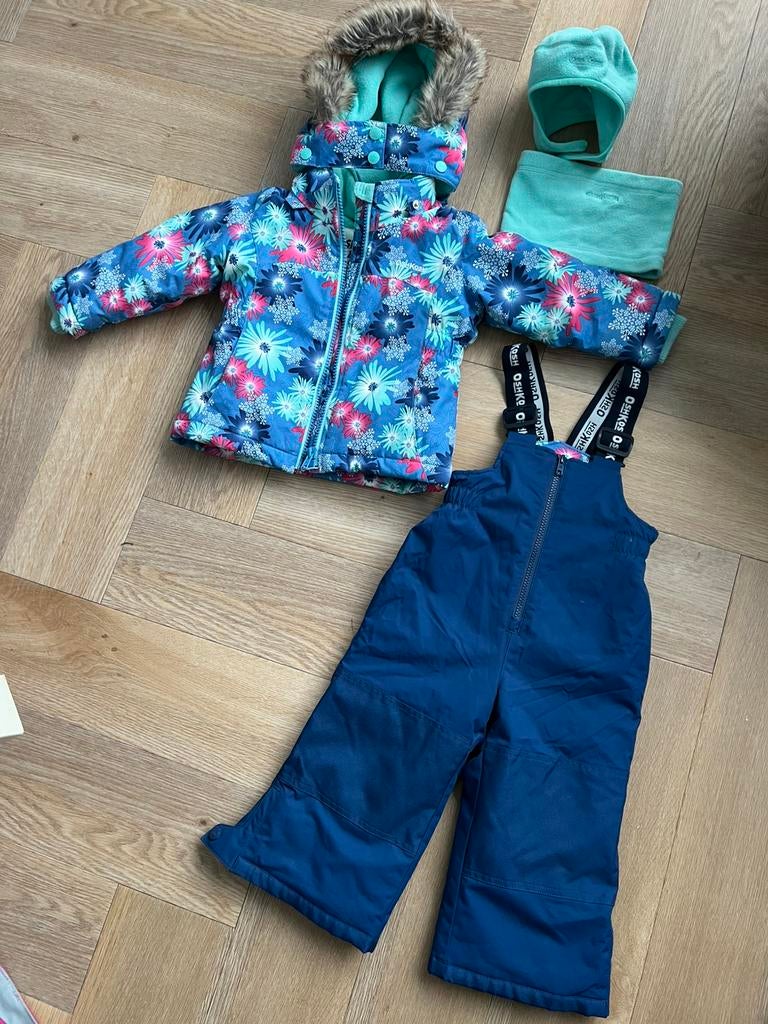 Skipak 2 tot 3 jaar Oshkosh jas + broek + sjaal & muts, Overige merken, Ophalen of Verzenden, Zo goed als nieuw, Kleding