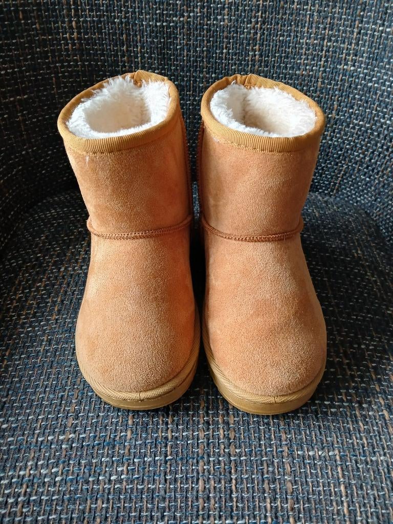 Mooie nieuwe Uggs sloffen maat 30., Ophalen of Verzenden, Nieuw, Jongen of Meisje, Overige typen