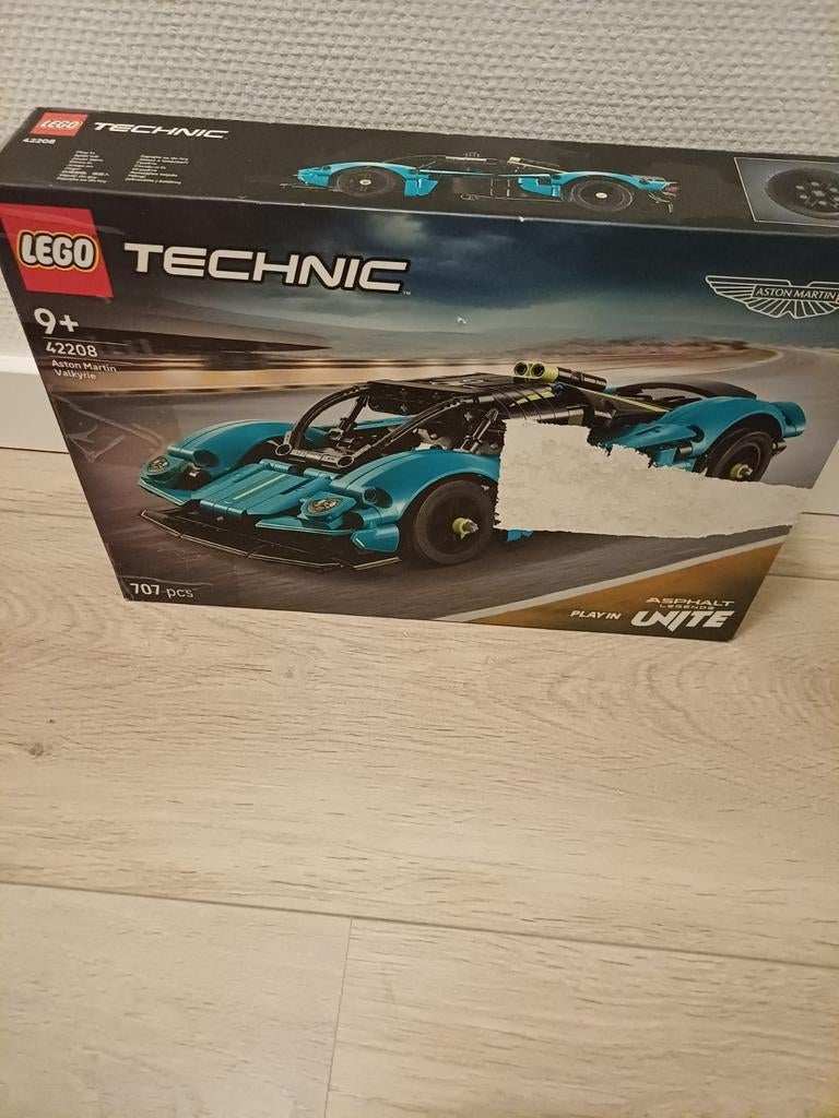 Lego Technic Aston Martin Valkyrie - Beschadigde doos, Kinderen en Baby's, Speelgoed | Duplo en Lego, Ophalen of Verzenden, Nieuw