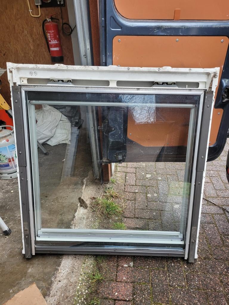 2x Velux dakraam 114x118 kunststof, Kunststof, Raamkozijn, 75 tot 150 cm, Ophalen
