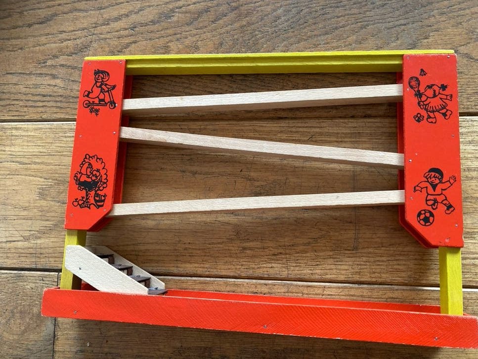 Vintage houten knikkerbaan - Kleurrijk speelplezier, Ophalen of Verzenden, Gebruikt, Overige typen
