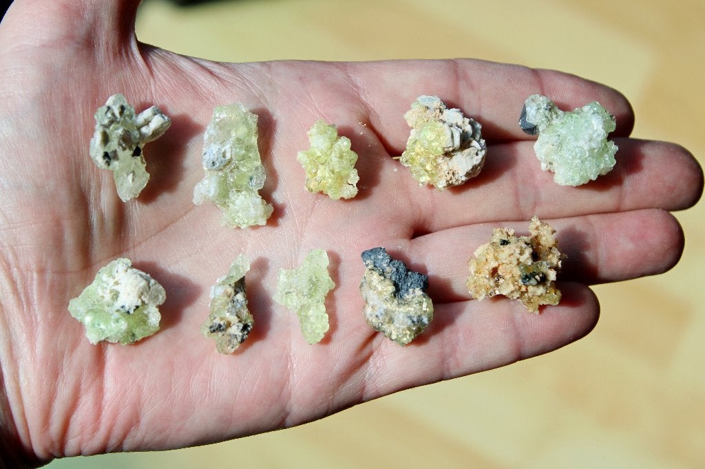 10x HYALIET OPAAL uit Erongo in NAMIBIE RA en UV, Ophalen of Verzenden, Mineraal