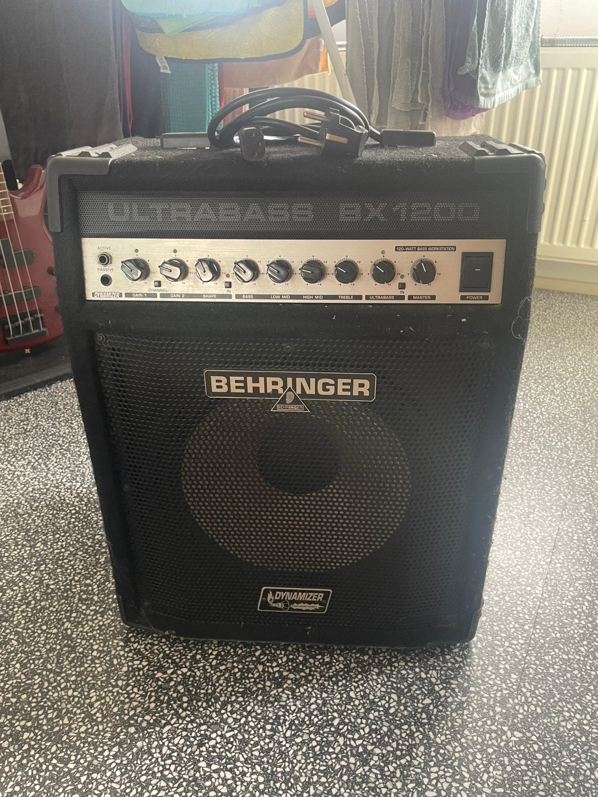 Behringer ultrabass 1200, Ophalen, Gebruikt, Basgitaar, 100 watt of meer