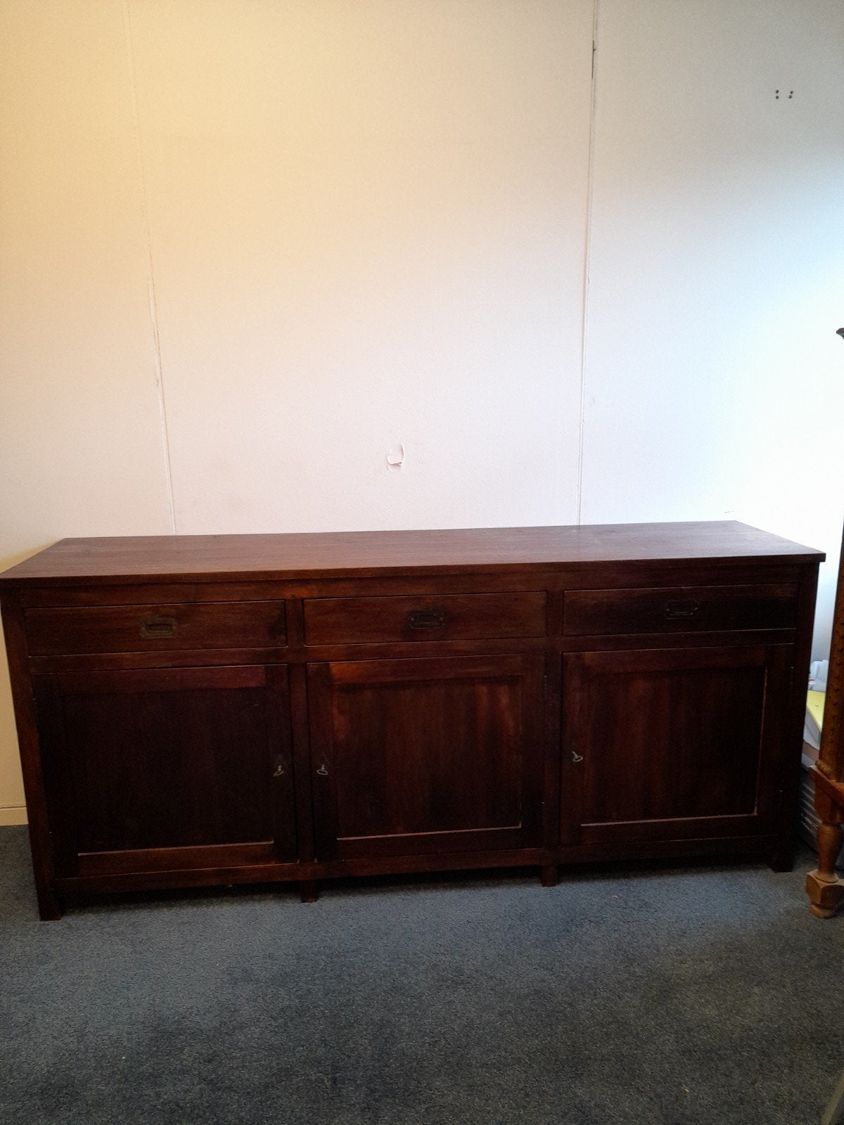 Antieke kast / dressoir van donker hout, Ophalen, Gebruikt, Met deur(en), Klassiek, Antiek