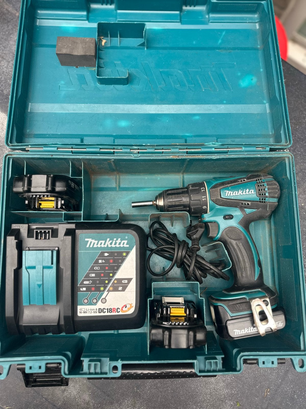 Complete Makita Boor-/Schroefmachine Set met 3 Accu's, Ophalen of Verzenden, Gebruikt, Boor- en Schroefmachine