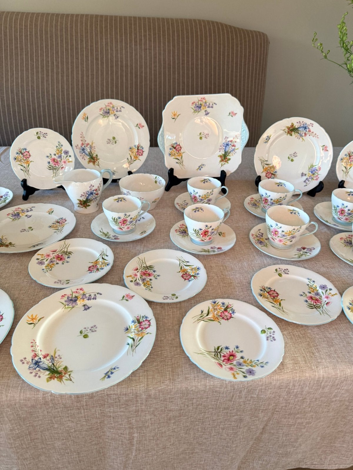 Shelley Wildflowers 10/12 pers ontbijt taart servies 1907 iz, Antiek en Kunst, Antiek | Servies compleet, Ophalen