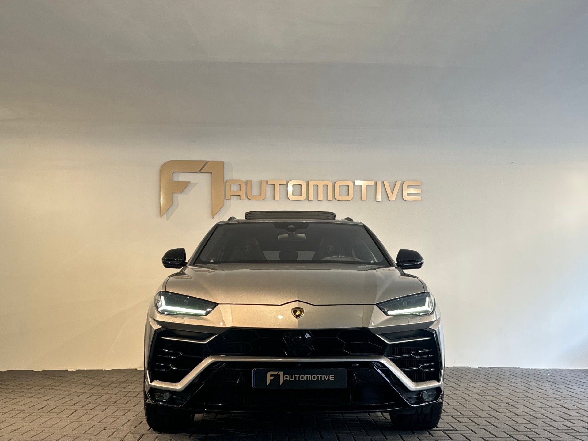 Lamborghini Urus 4.0 V8 Pano|Ceramic|B&O 3D|360 Camera|Massa, Auto's, Automaat, Dealer onderhouden, Urus, Gebruikt
