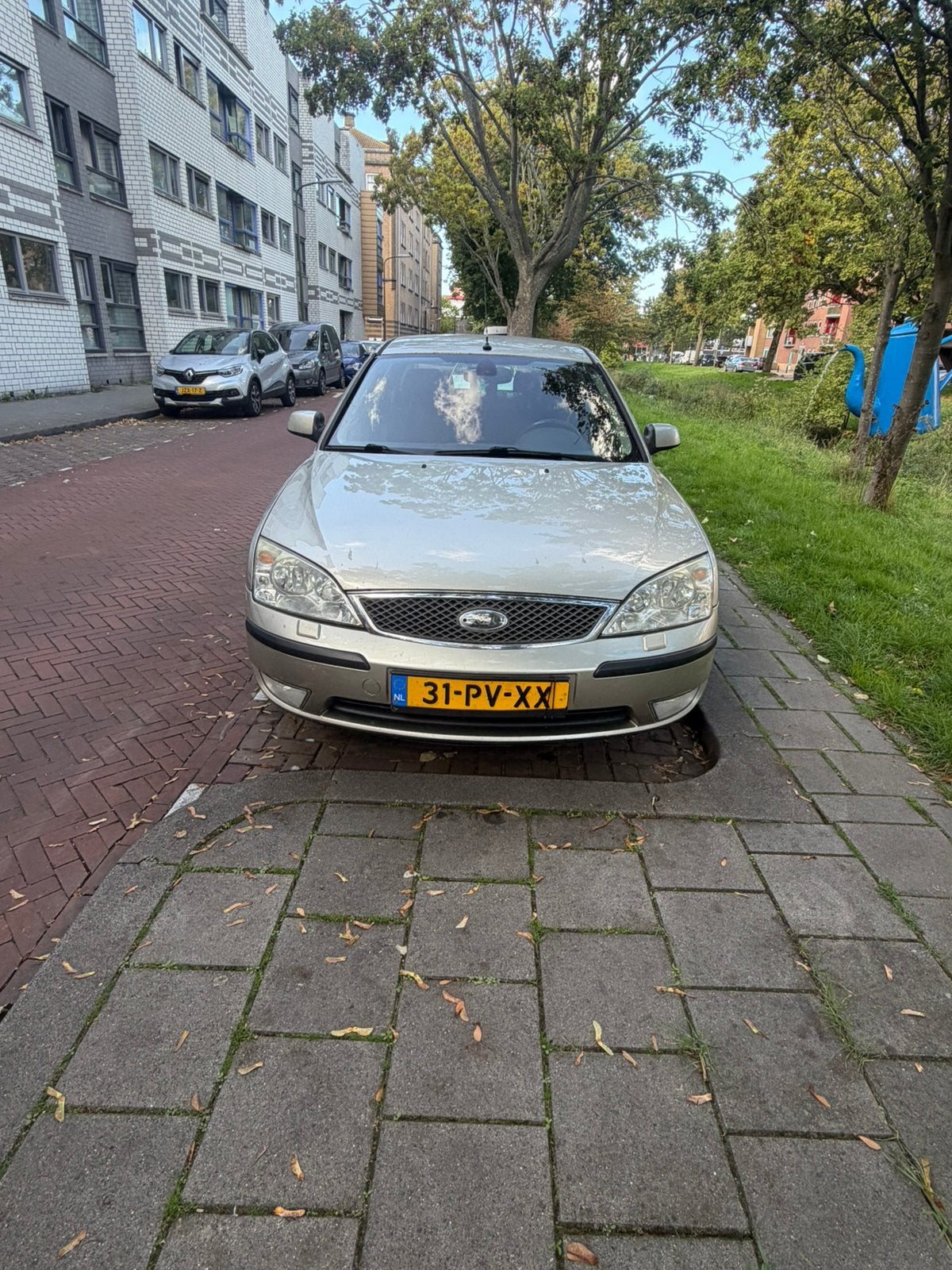 Ford Mondeo 1.8 16V 92KW Sedan 2005 Beige, Auto's, Euro 5, 125 pk, 4 cilinders, Beige