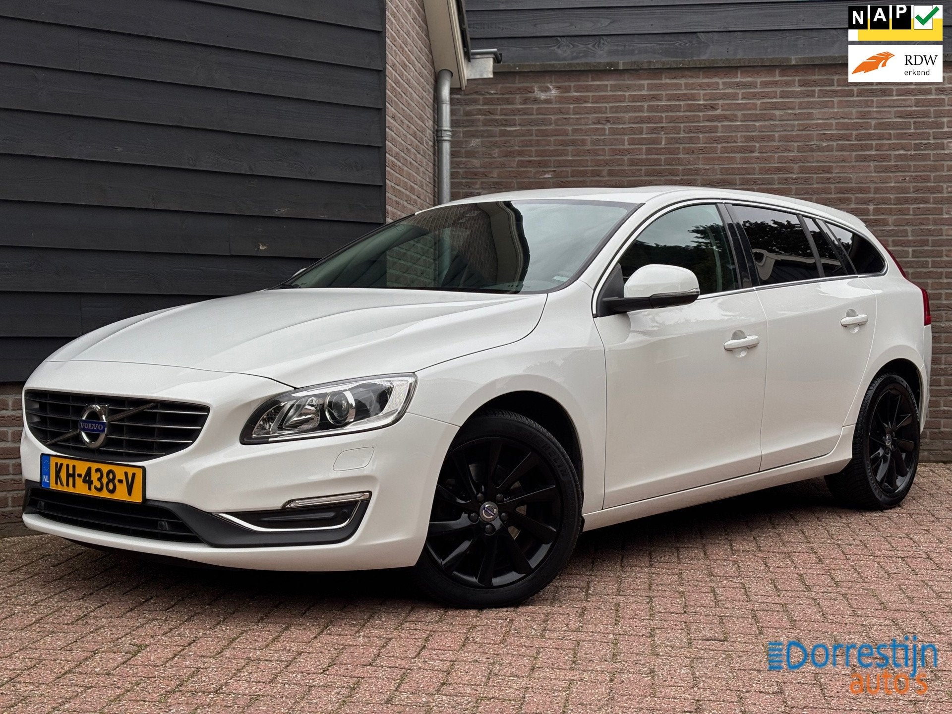 Volvo V60 1.5 T2 Momentum | Automaat | Leder | Camera | Schu, Auto's, 4 cilinders, 84 €/maand, 750 kg, Automatische klimaatregeling