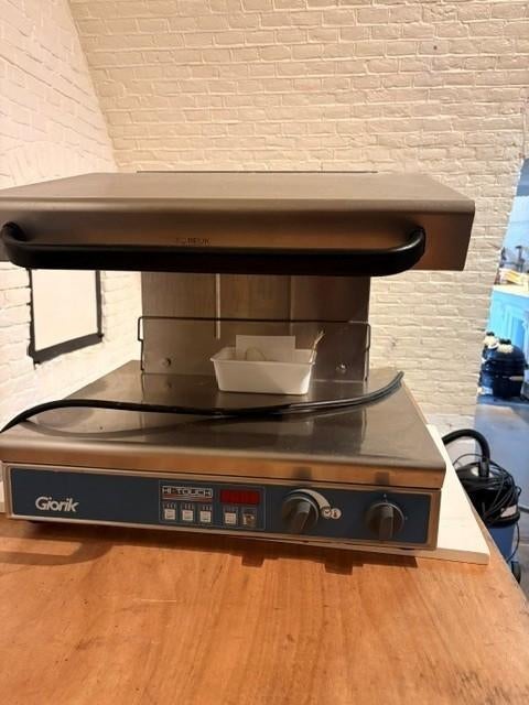 Professionele Giorik Hi-Touch salamander grill, Ophalen, Uitneembare platen, Gebruikt