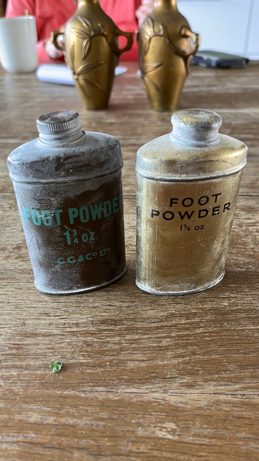 Twee verschillende blikjes Footpowder uit 2de Wereldoorlog, Ophalen of Verzenden, Nederland, Overige typen