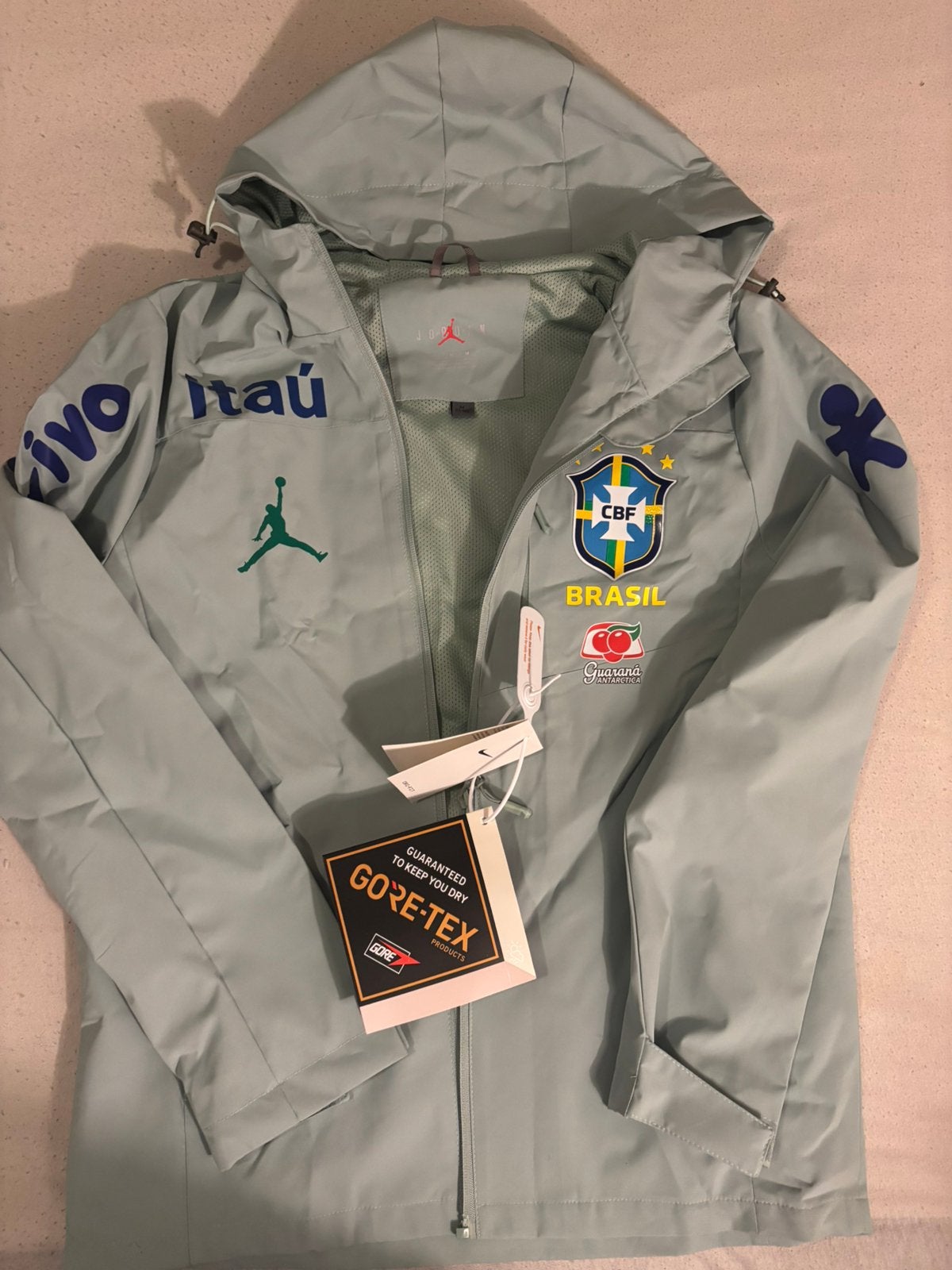 Nike Jordan x CBF Brasil Gore-Tex Jas, Kleding | Heren, Ophalen of Verzenden, Nieuw, Maat 48/50 (M)