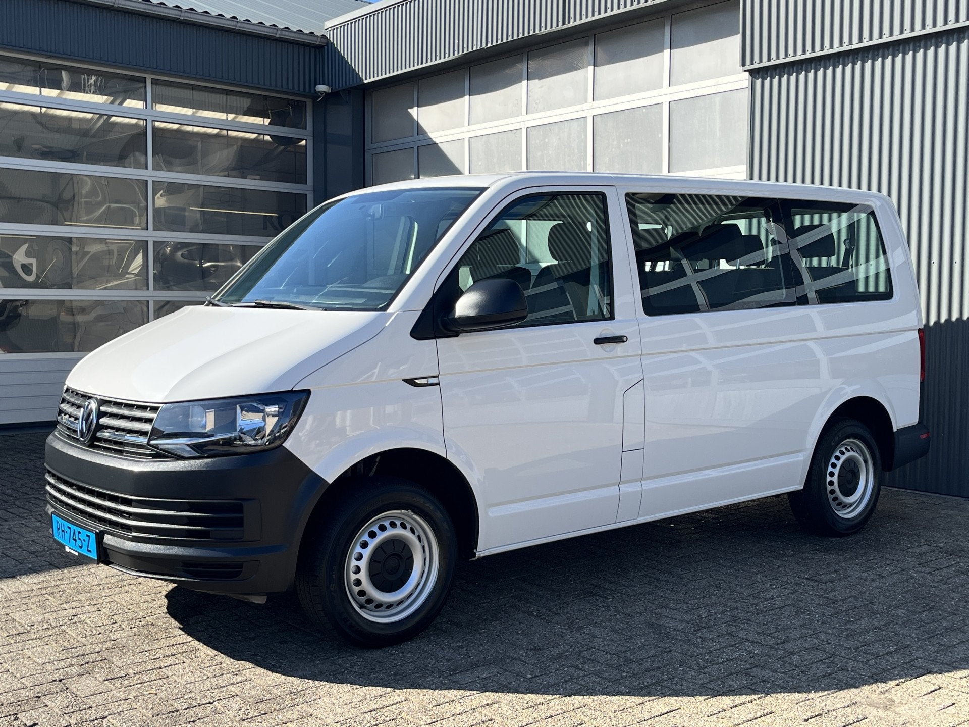 Volkswagen Transporter Kombi 2.0 TDI L1H1 Incl btw 9-Persoon, Auto's, Voorwielaandrijving, Gebruikt, Wit, Origineel Nederlands