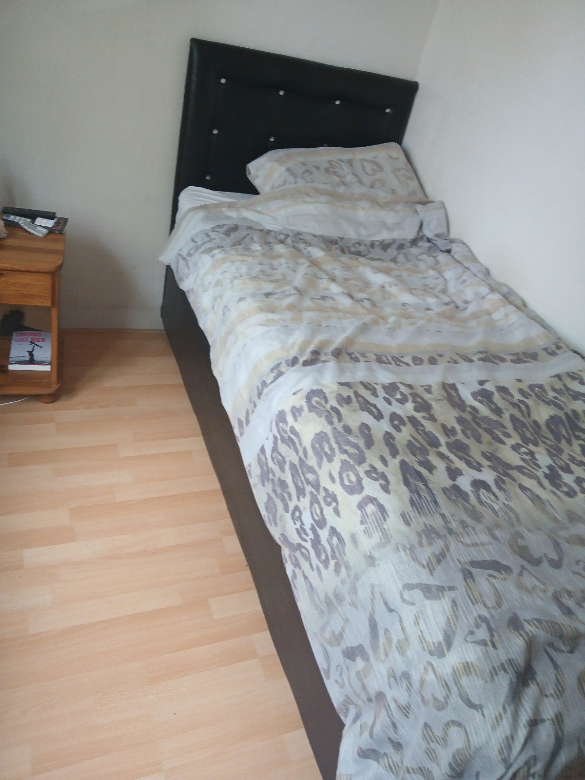 Gratis af te halen: 1-persoons boxspring met opbergvak