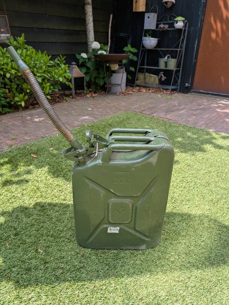 Stevige metalen Jerrycan 20L inkl. uitloop, Ophalen, Gebruikt, Universele onderdelen