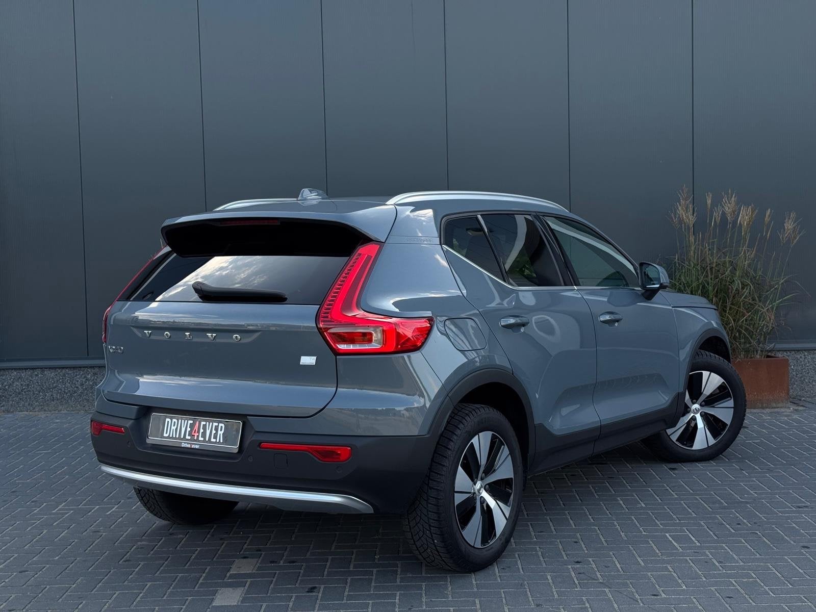 Volvo XC40 1.5 T4 Plug-in hybrid Core Bright FACELIFT M24 NA, Auto's, Stof, Gebruikt, Zwart, Blauw