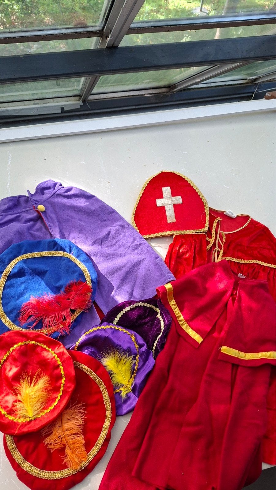 Sinterklaas en Piet kostuums voor kinderen - Complete set, Ophalen of Verzenden, Gebruikt, Pak of Jurk