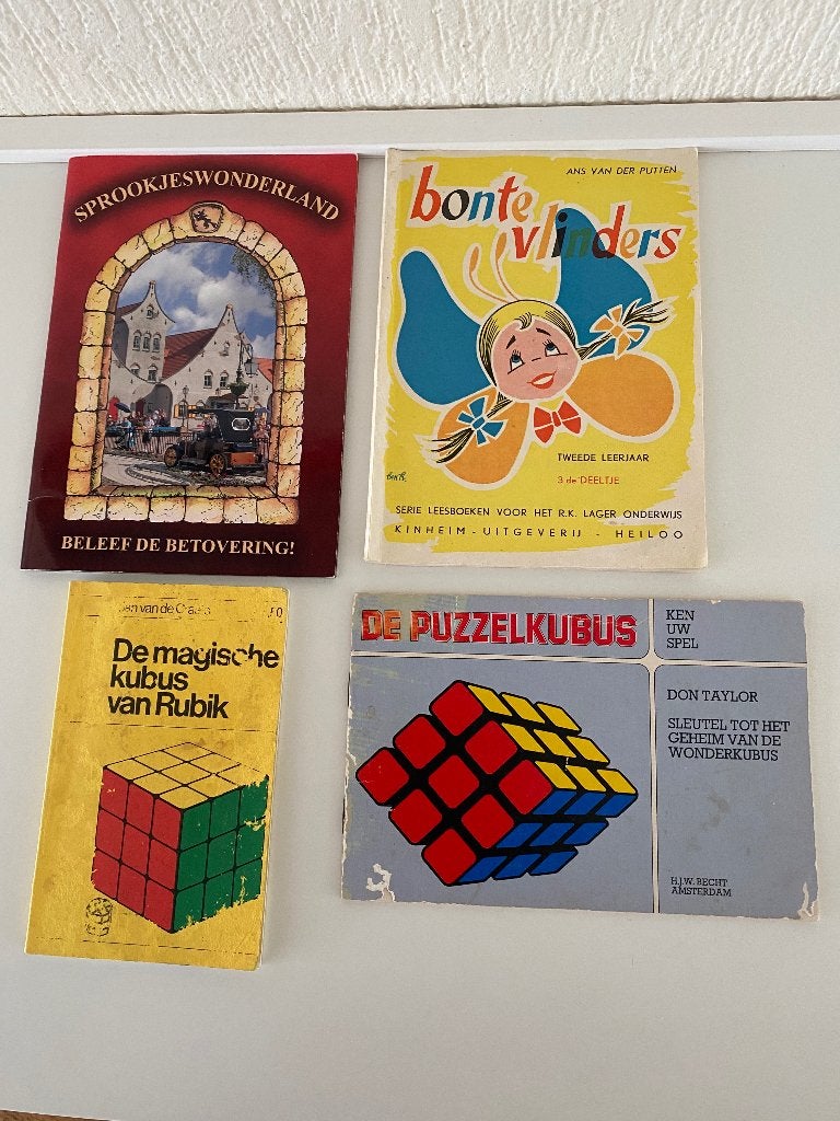 De Puzzelkubus vintage boekje en leesboekje bonte vlinders, Ophalen of Verzenden, Gebruikt, Taal en Lezen