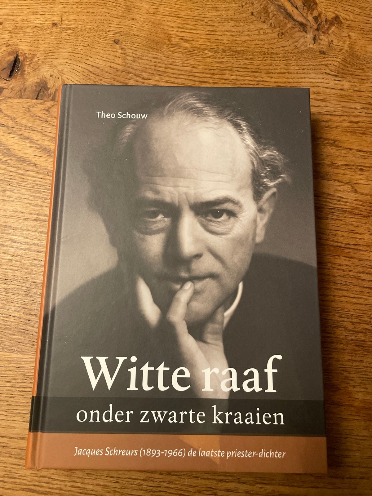 Witte Raaf onder Zwarte Kraaien - Jacques Schreurs, Boeken, Ophalen of Verzenden, Zo goed als nieuw, Religie