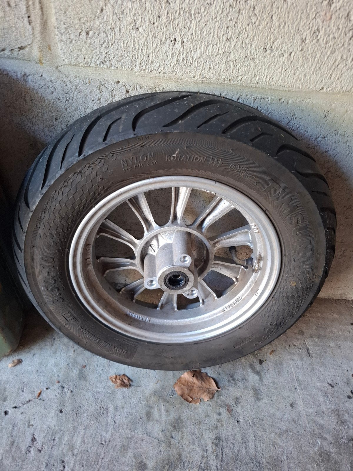 velg met band van GTS bravo, Fietsen en Brommers, Brommeronderdelen | Scooters, Ophalen, Zo goed als nieuw, Overige typen, Overige merken