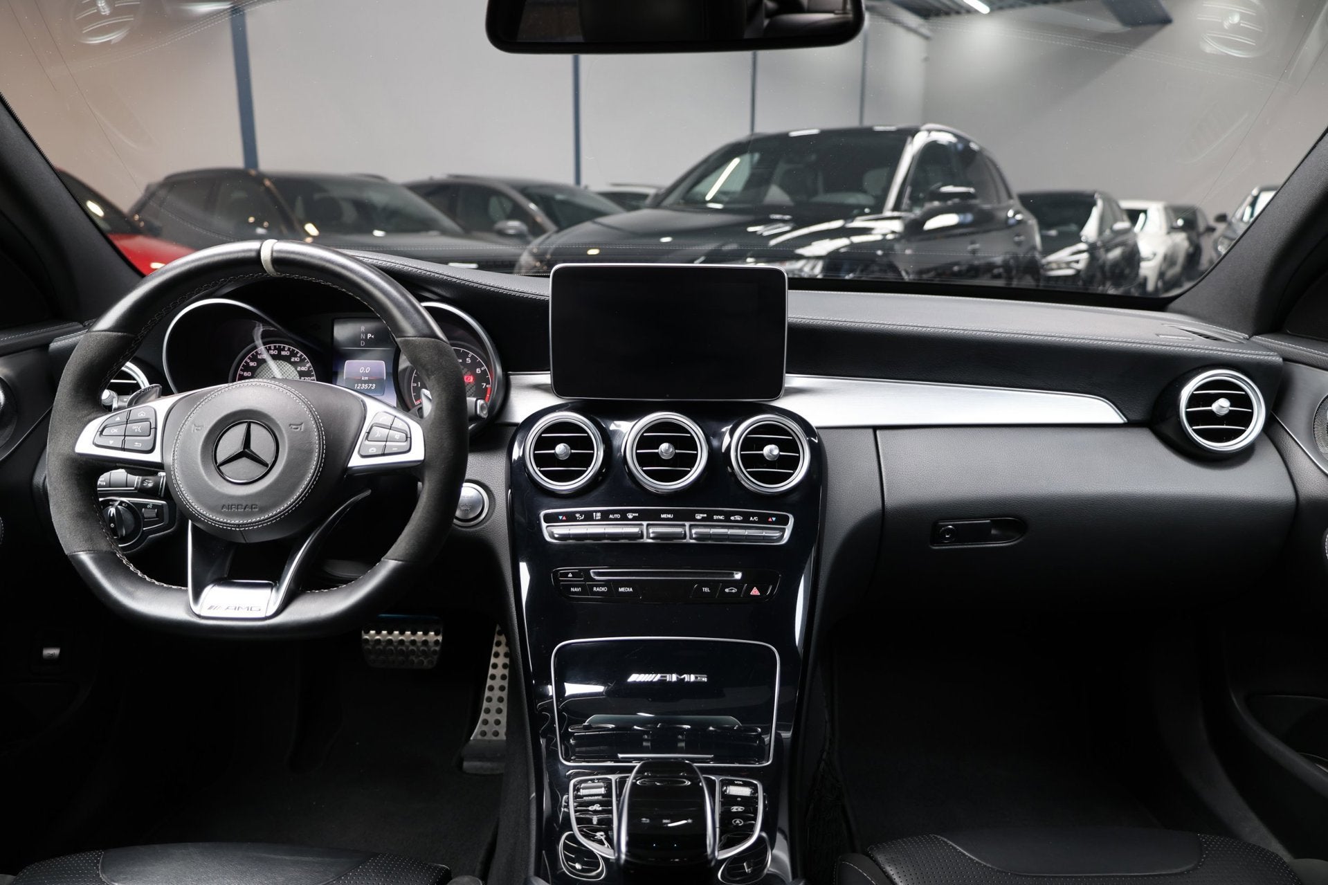 Mercedes-Benz C-klasse AMG 63 LED/SFEER/PANO/LEDER+S.VERWARM, Auto's, Automaat, Dealer onderhouden, Achterwielaandrijving, Gebruikt