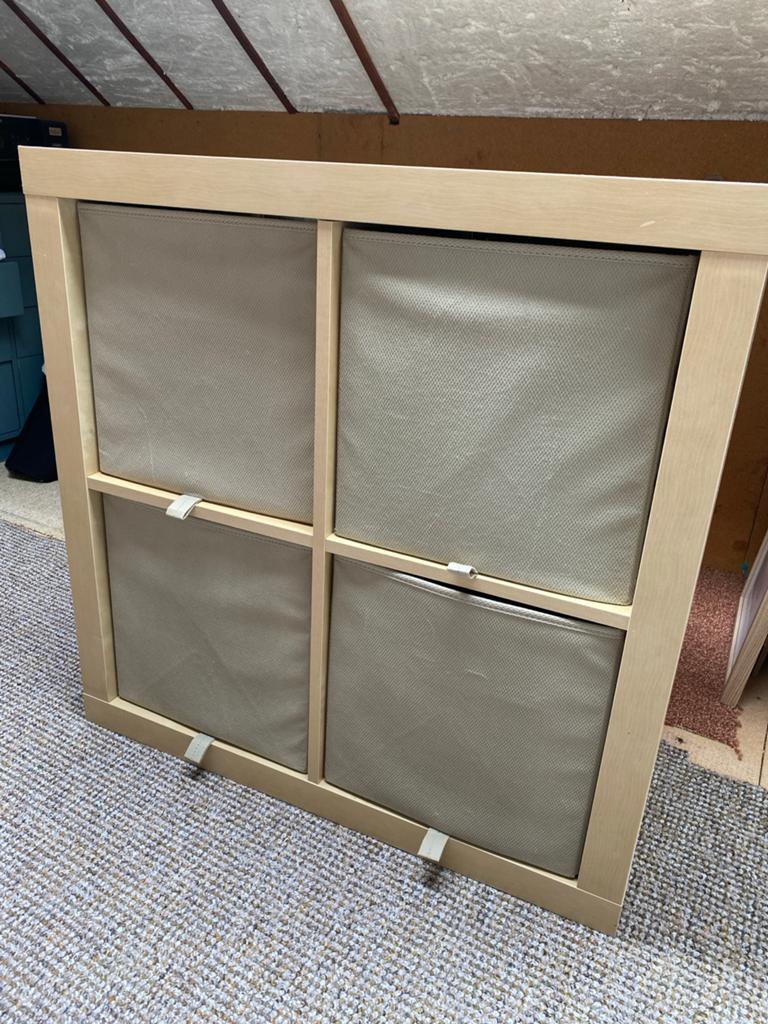 IKEA Kallax kast met 4 vakken en opbergmanden, Huis en Inrichting, Kasten | Boekenkasten, Ophalen, Met plank(en), Gebruikt, 50 tot 100 cm