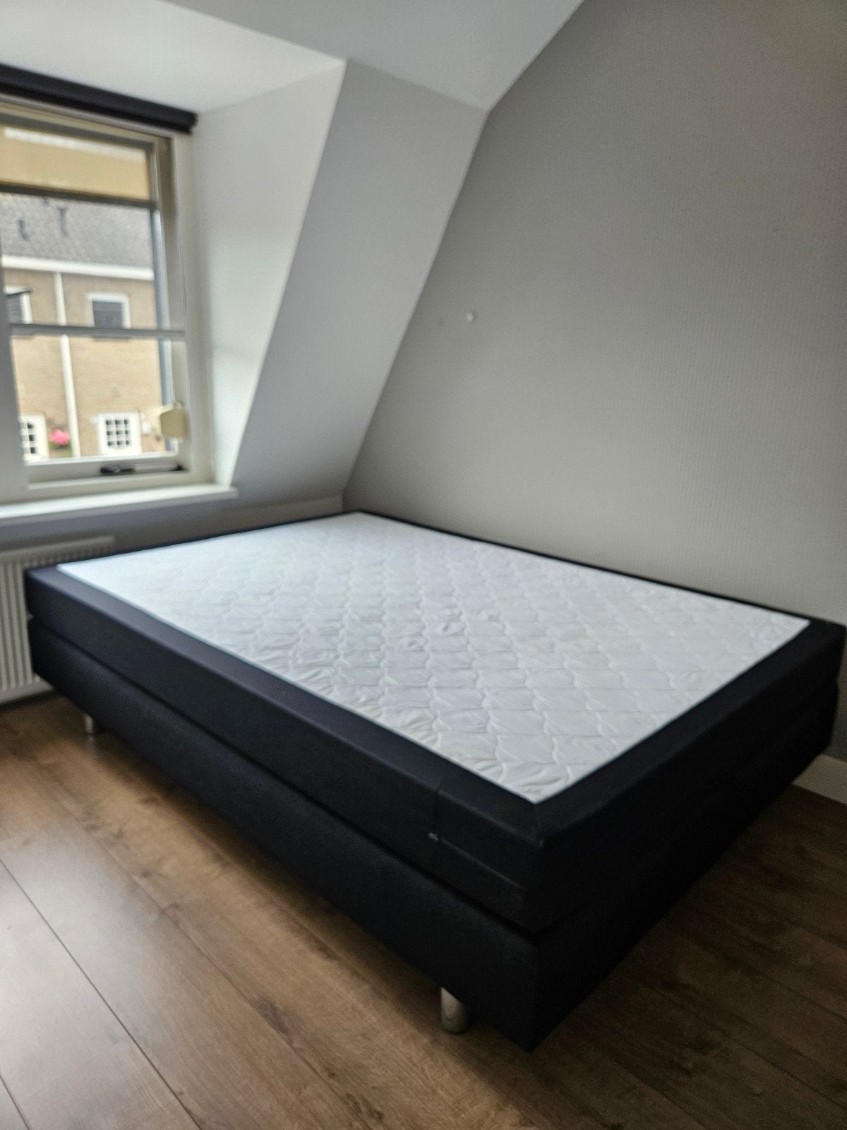 Boxspring Jysk antraciet 140x200cm, Huis en Inrichting, Ophalen, Tweepersoons, 140 cm