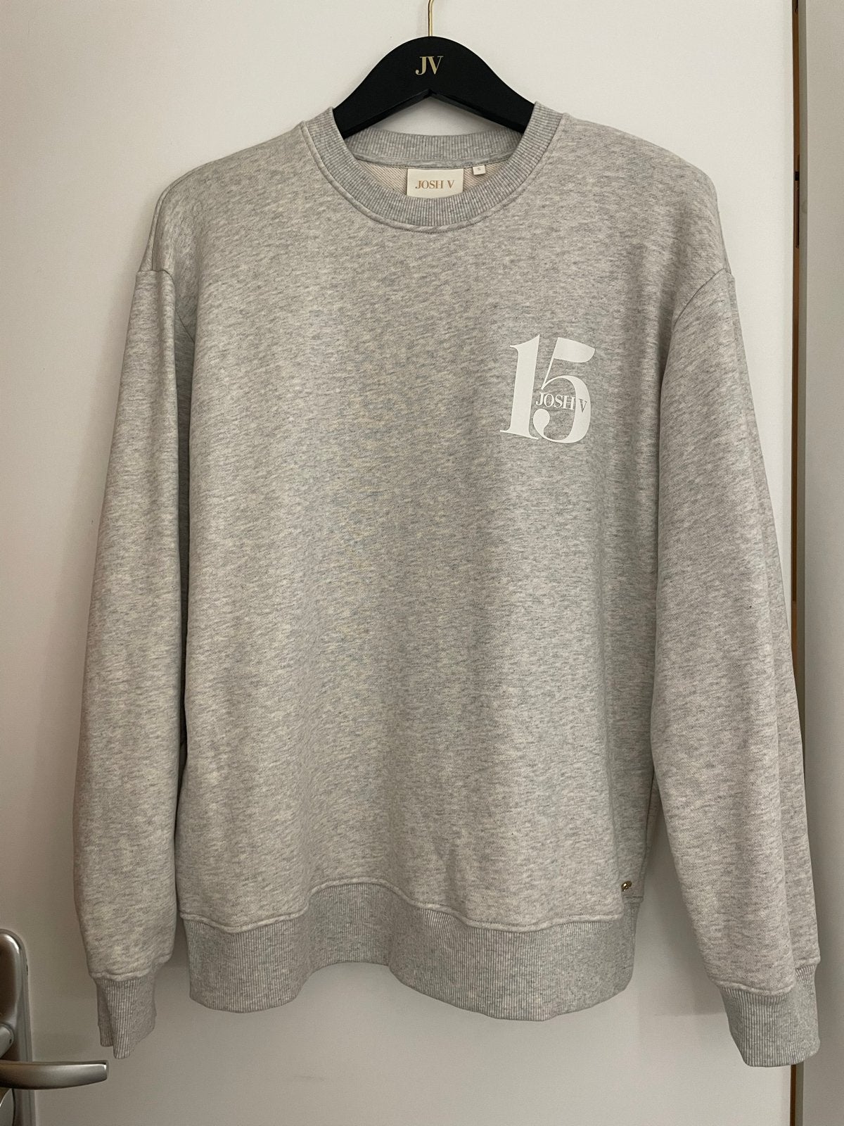 Josh V 15 jaar limited edition sweater maat S (oversized), Ophalen of Verzenden, Zo goed als nieuw, Maat 36 (S), Grijs