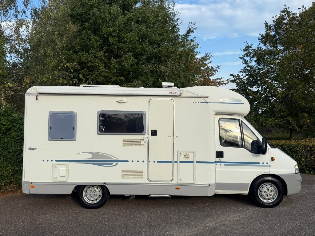 Foto 2 van Adria Camper Serie 70 574SP 2004 LAGE KMSTAND!