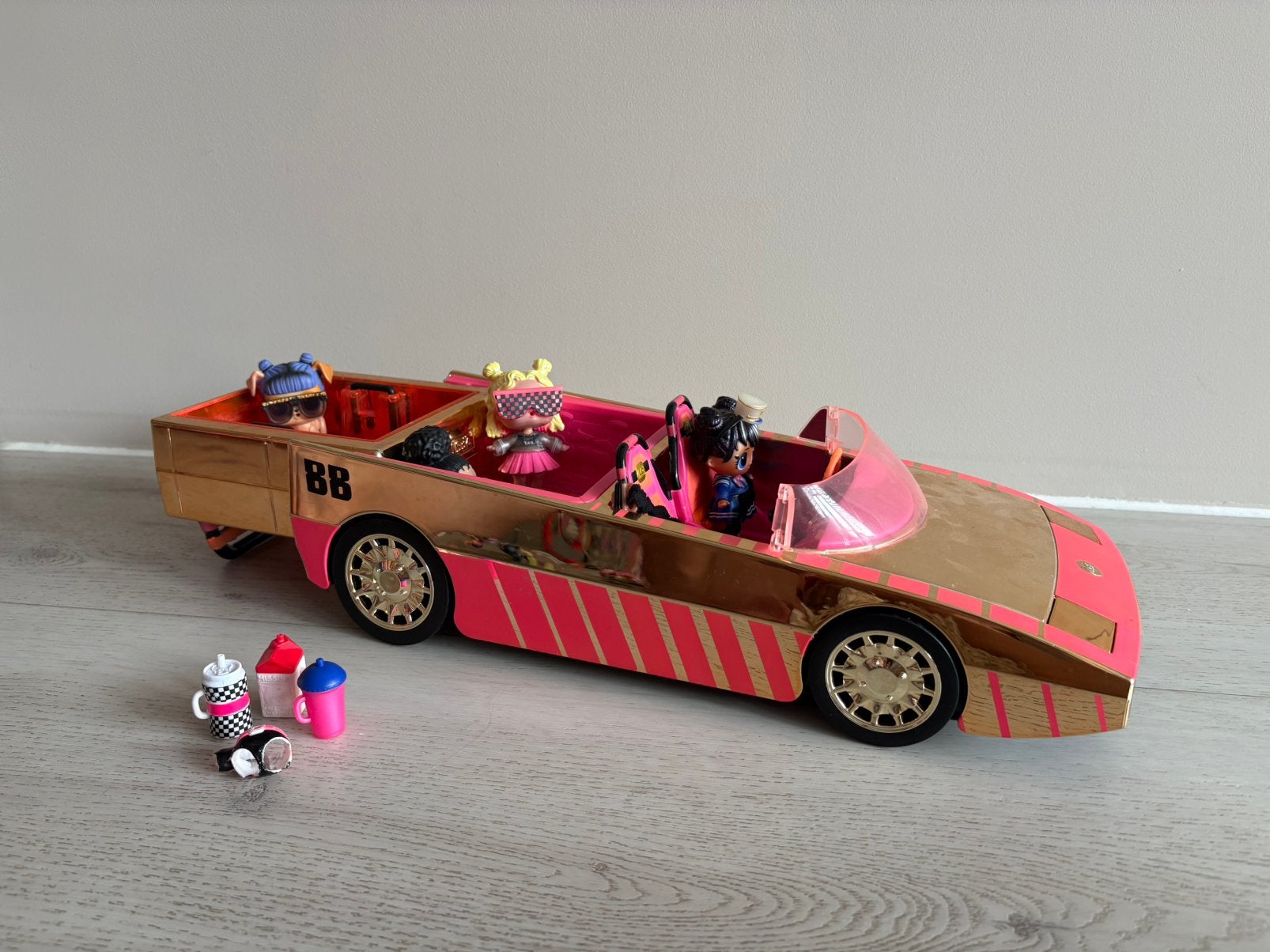 L.O.L. Car pool coupe + poppetjes, Ophalen, Zo goed als nieuw