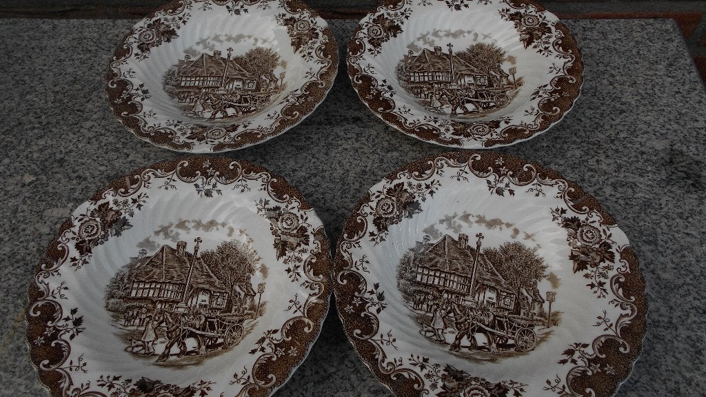 2 diepe borden Johnson Brothers Country LIfe engels servies, Antiek en Kunst, Ophalen of Verzenden