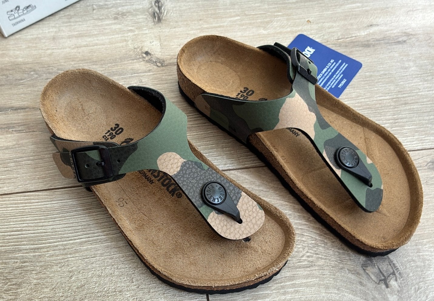 Stoere nieuwe Birkenstock slippers (legerprint, maat 30), Overige typen, Ophalen of Verzenden, Zo goed als nieuw, Jongen