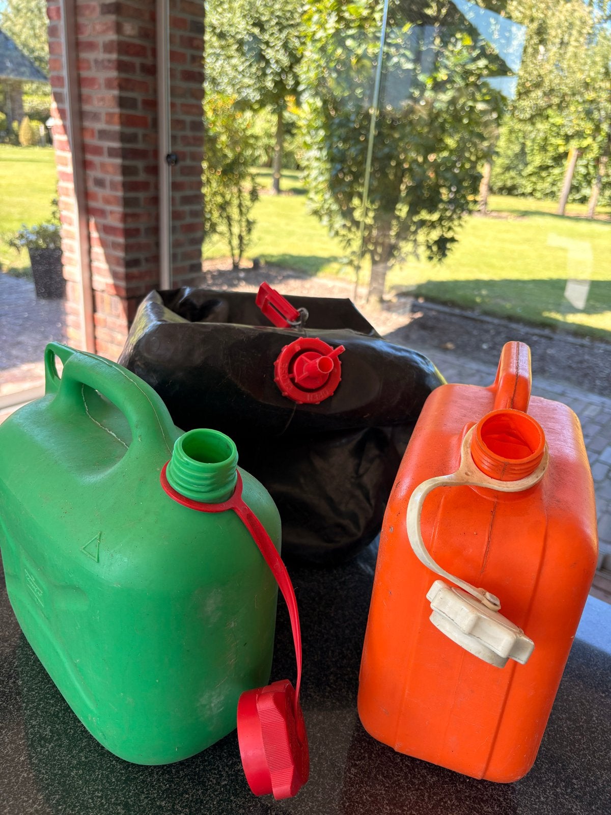 Jerrycans: 2 voor water, 1 voor brandstof, Auto diversen, Ophalen