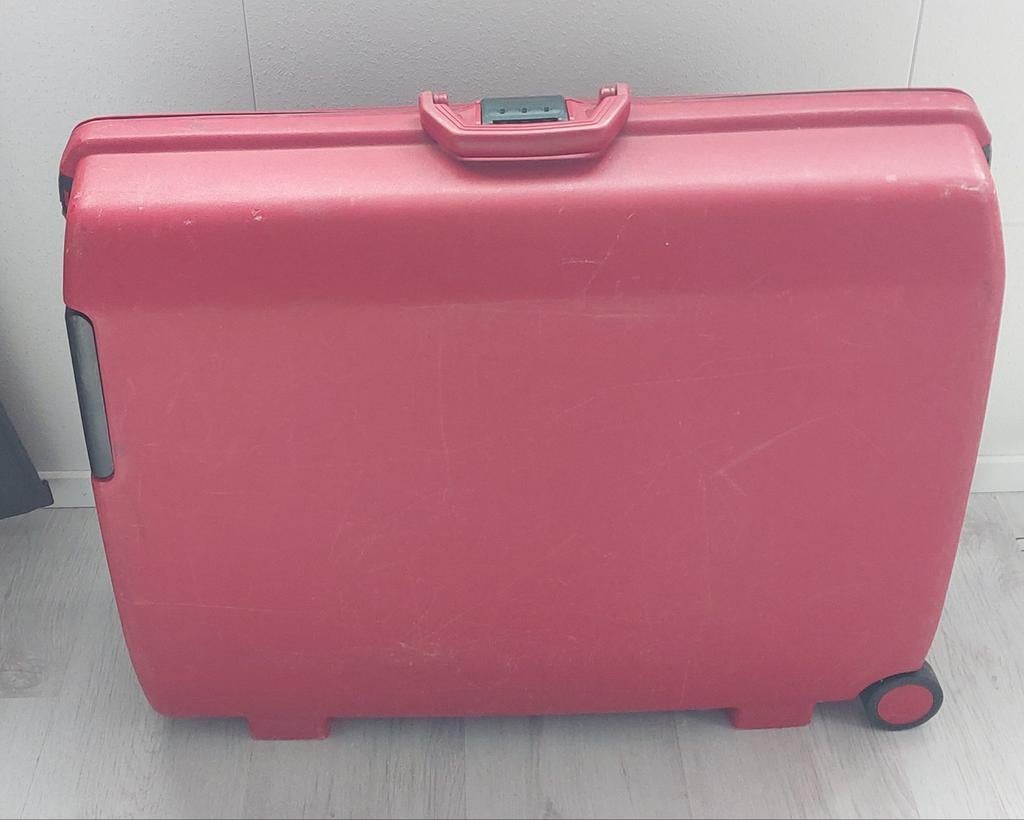 Rode koffer met wieltjes van het merk Samsonite, Sieraden, Tassen en Uiterlijk, Koffers, Gebruikt, Hard kunststof, 60 tot 70 cm