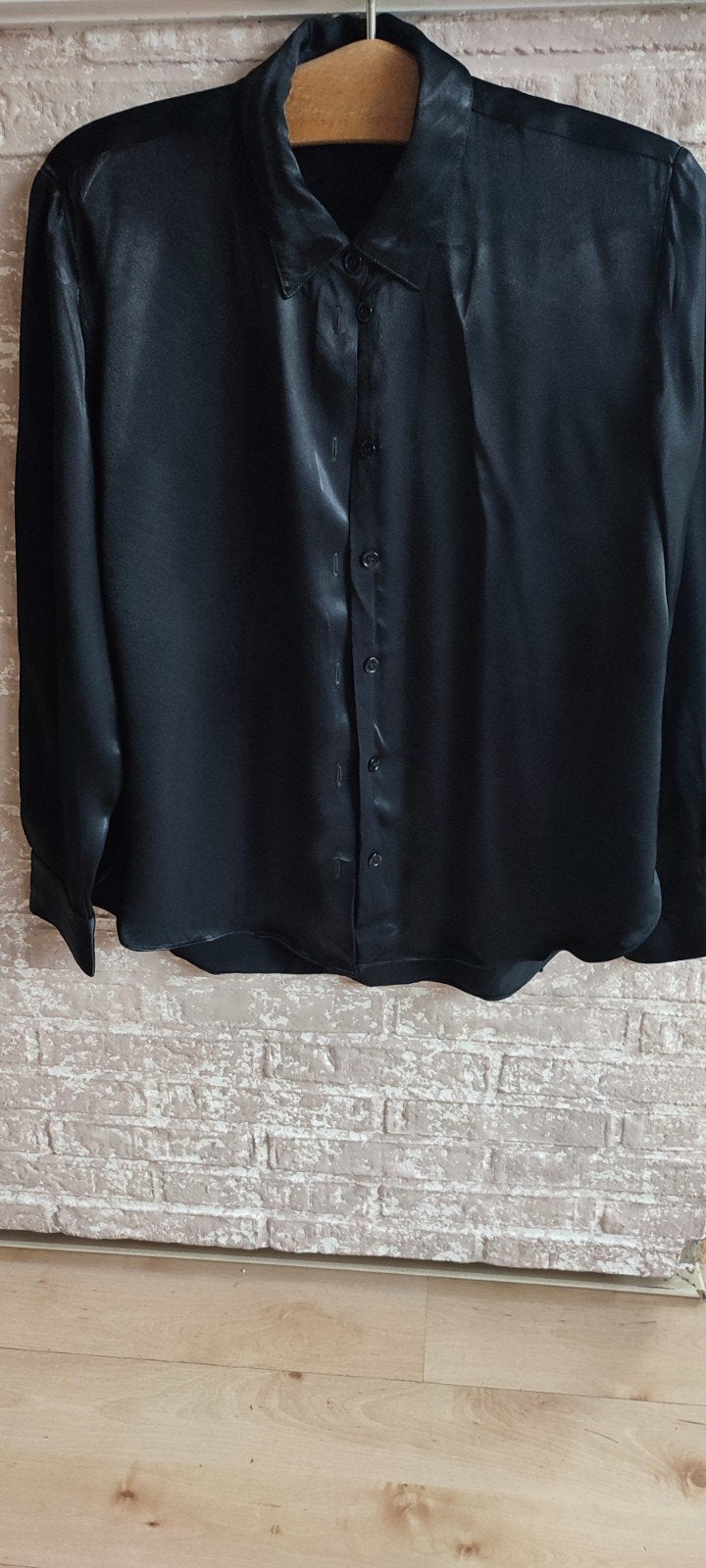 te koop:Zwarte satijnen blouse van Zara, maat M, Maat 38/40 (M), Ophalen of Verzenden, Zo goed als nieuw, Zara