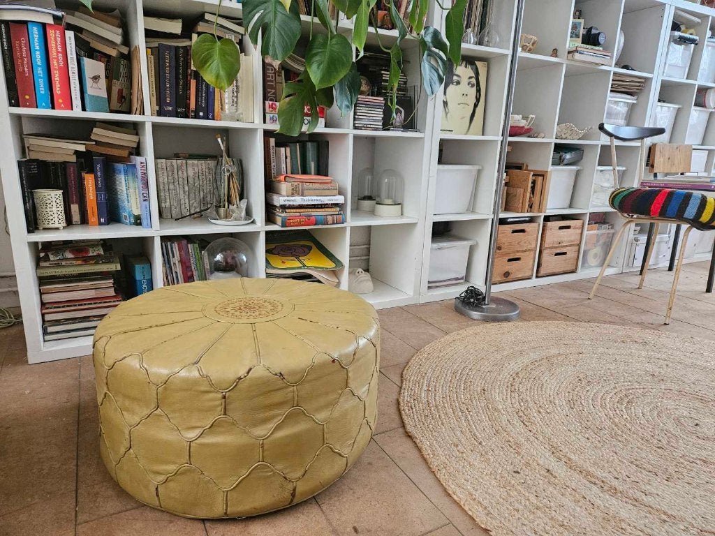 Mooie vintage leren poef, Ophalen, Gebruikt, Leer, 50 tot 75 cm