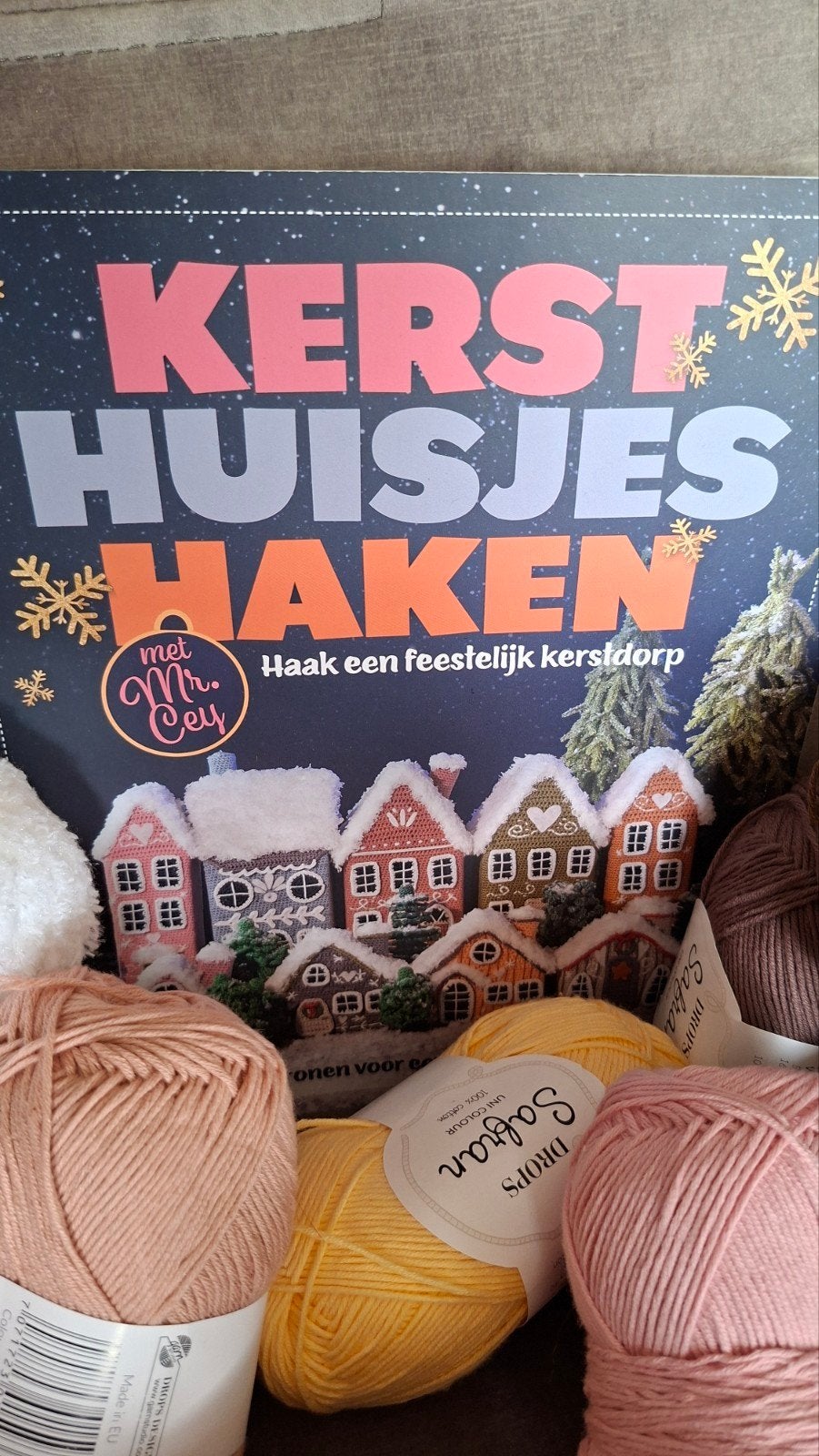 Kersthuisjes Haken Project - Boek en Garenpakket, Hobby en Vrije tijd, Breien en Haken, Ophalen of Verzenden, Zo goed als nieuw
