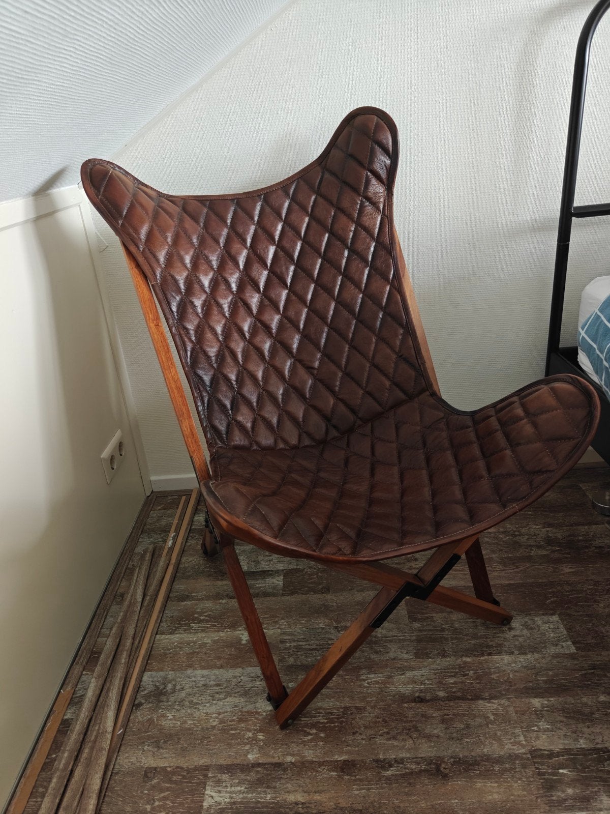 Leren vlinderstoel met houten frame, Ophalen, Gebruikt, Bruin, Eén