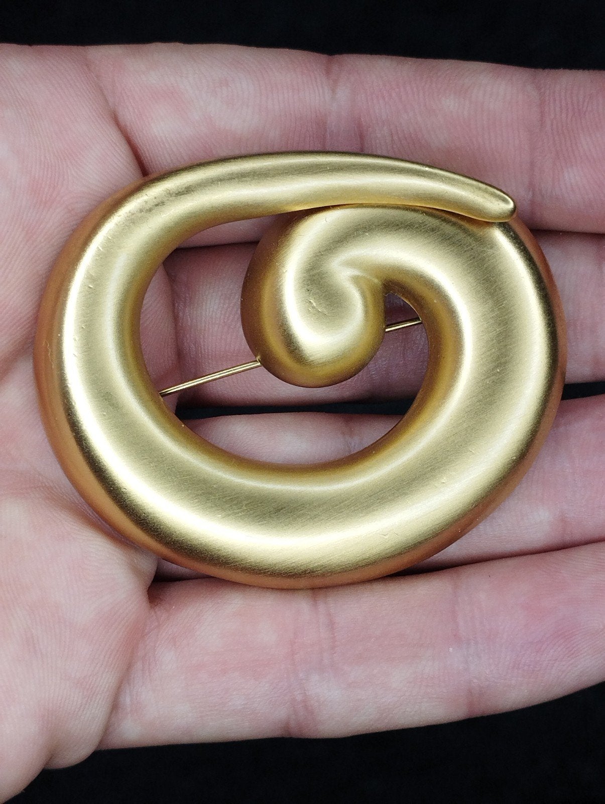 Prachtige, gemerkte vintage Monet broche, Ophalen of Verzenden, Zo goed als nieuw, Zilver, Overige materialen