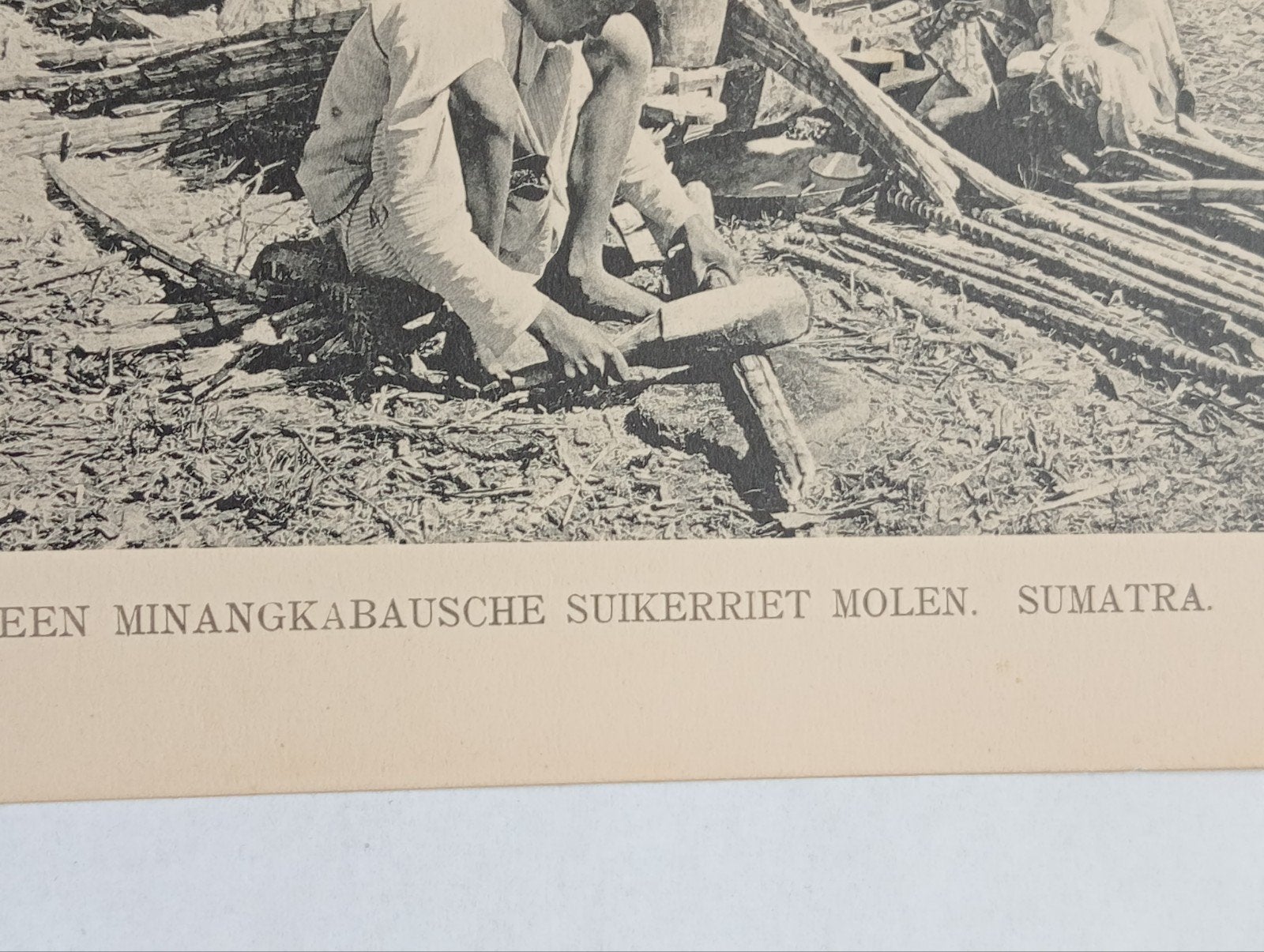 Oude fotogravure Minangkabau suikerriet molen Sumatra, Ophalen of Verzenden, Voor 1940, Gebruikt