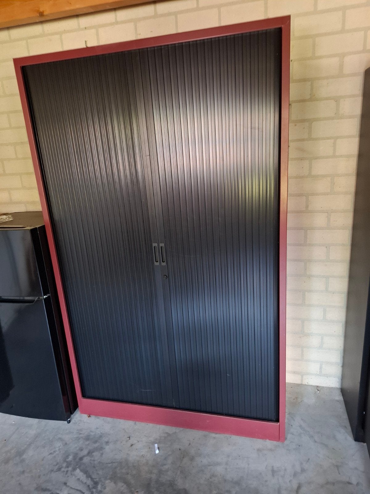 Archiefkast met roldeur - Rood/Zwart stalen kast, Gebruikt, Modern kantoor, Met slot, Metaal