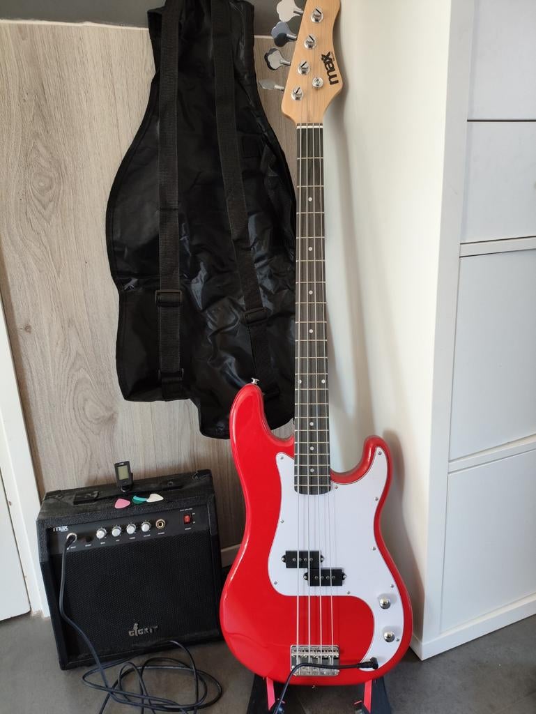 Max basgitaar met versterker en accessoires, Muziek en Instrumenten, Ophalen