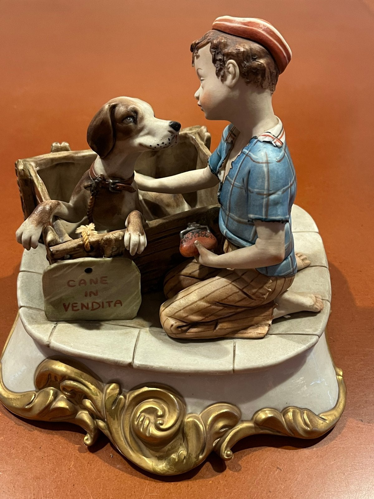 Vintage Capodimonte beeldje jongen met hond 'Cane in Vendita, Verzamelen, Beelden en Beeldjes, Ophalen, Zo goed als nieuw, Mens
