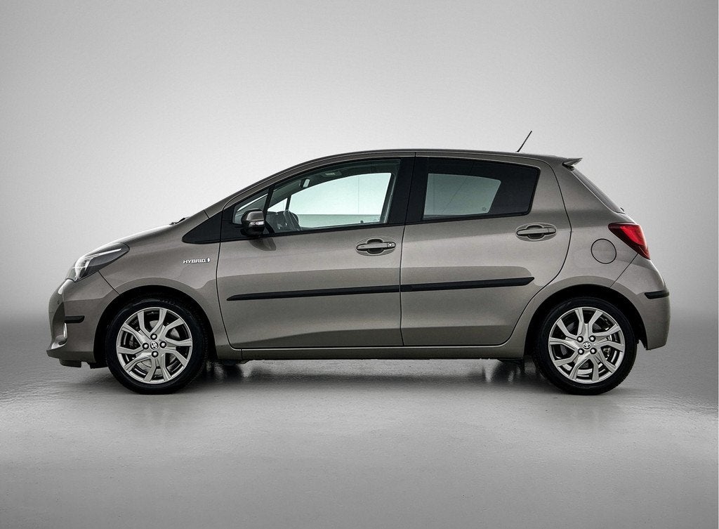 Toyota Yaris 1.5 Hybrid Dynamic | Dealer onderhouden | Panor, 12 maanden, Gebruikt, 4 cilinders, 1070 kg