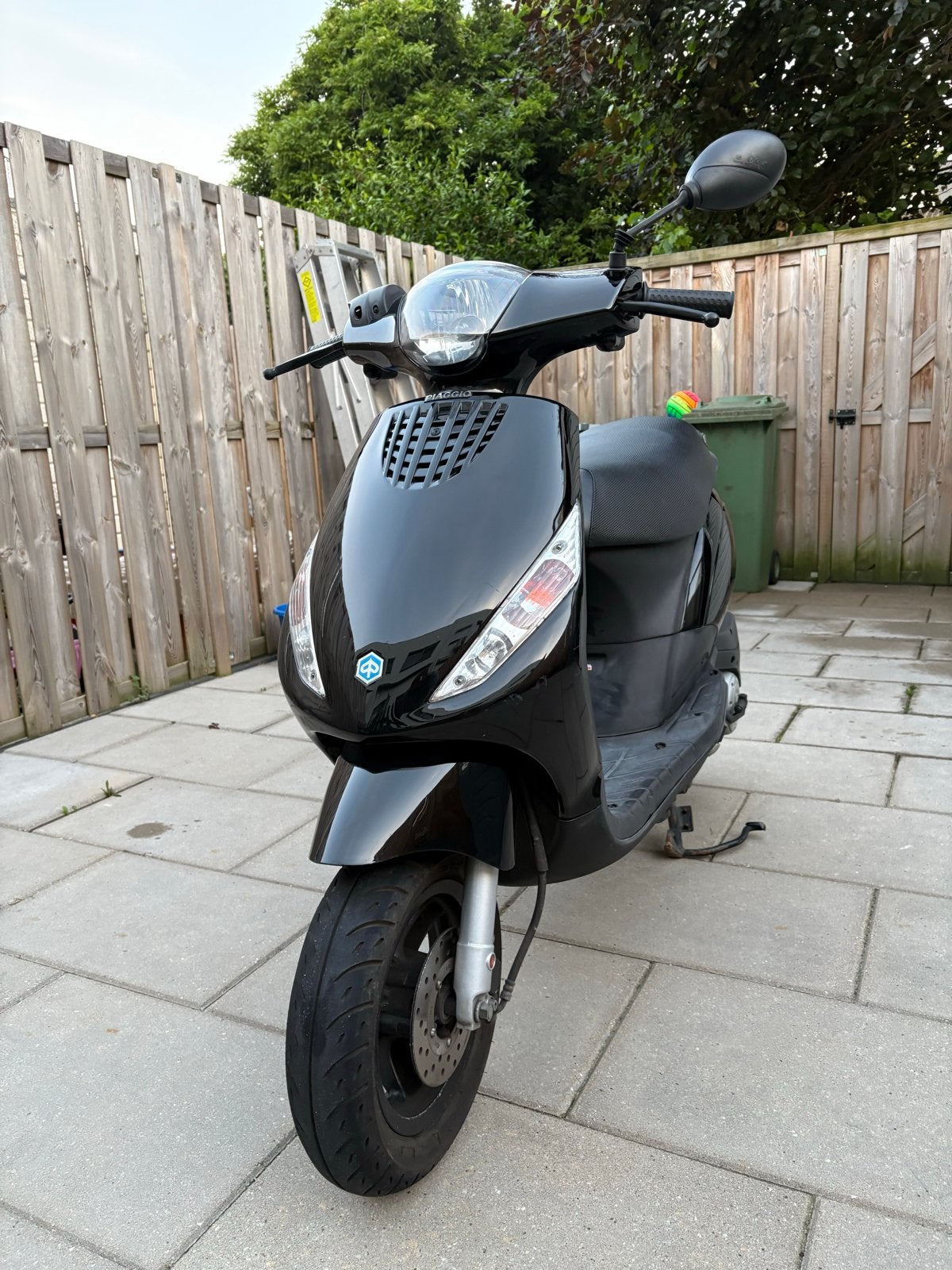 Piaggio Zip Scooter - Zwart, Goede Staat, Fietsen en Brommers, Ophalen, Gebruikt, Benzine, Zip
