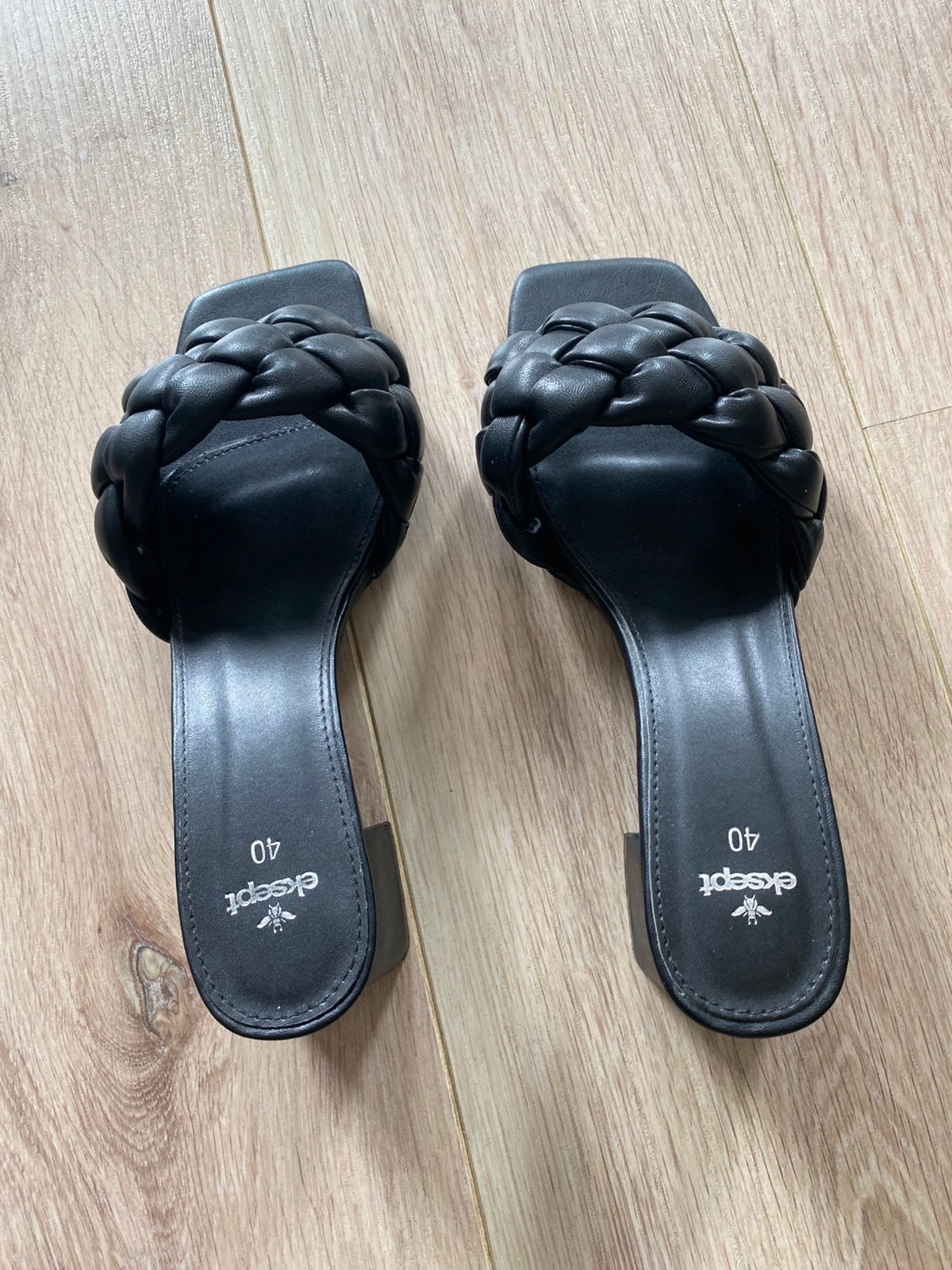 Zwarte slippers maat 40 , als nieuw, Ophalen of Verzenden, Zo goed als nieuw