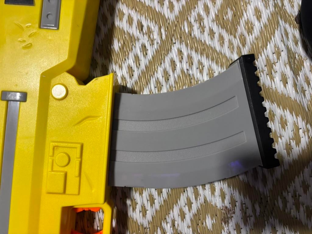 Nerf Blaster met magazijn en veel pijltjes, Ophalen of Verzenden, Gebruikt, Jongen of Meisje