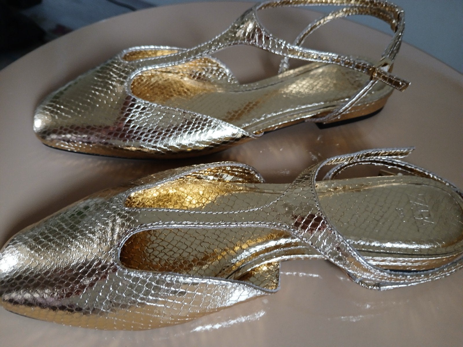 Zara sandalen goud nieuw mt 39, Overige kleuren, Nieuw, Zara Woman, Sandalen of Muiltjes