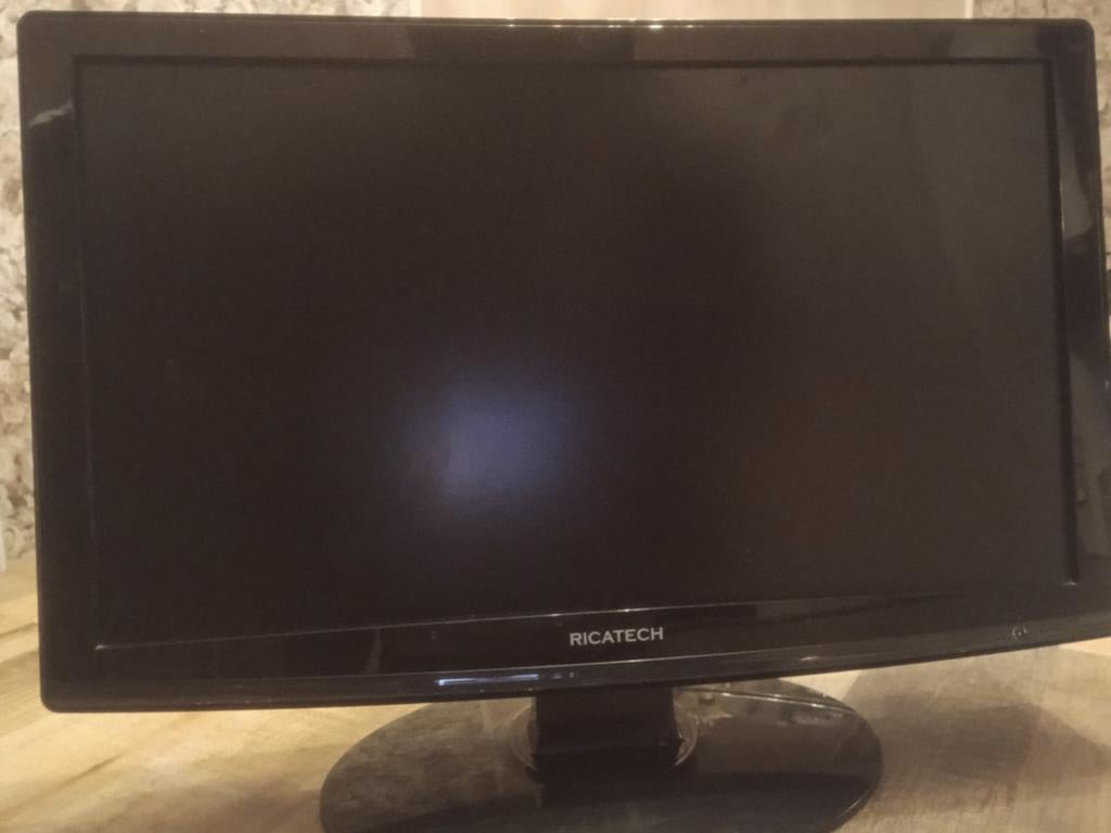 22 lcd tv RICATECH, Ophalen of Verzenden, Gebruikt, Dvd-speler