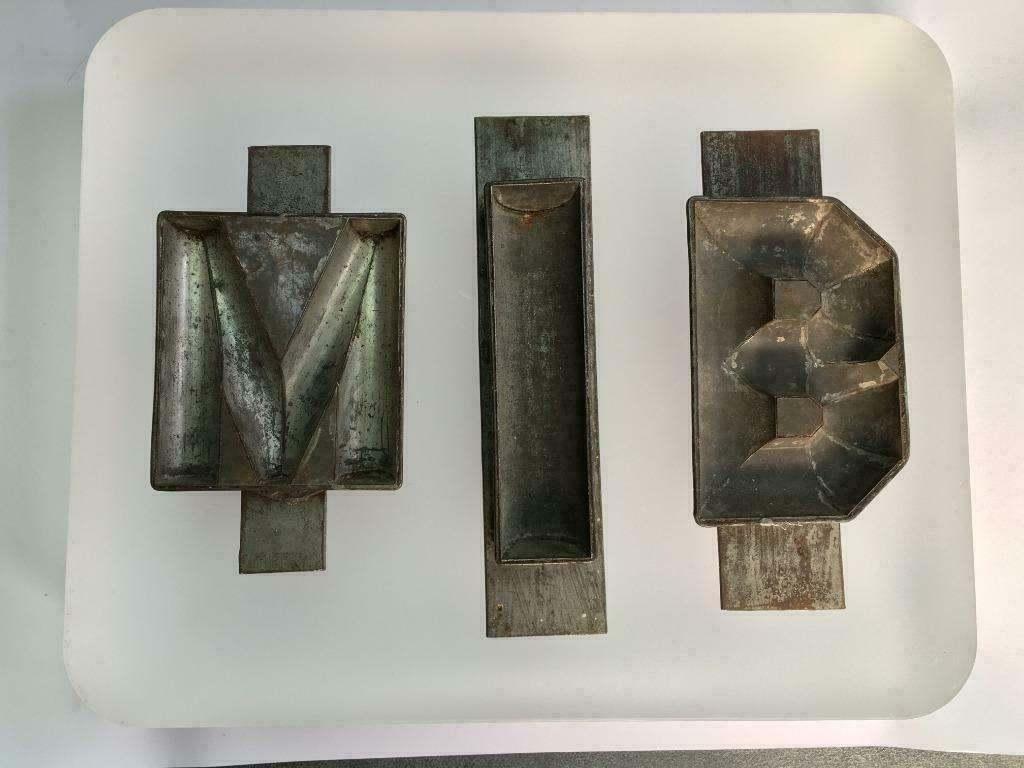 chocolade mallen, letters M - B en I, gemerkt, vintage, Ophalen of Verzenden